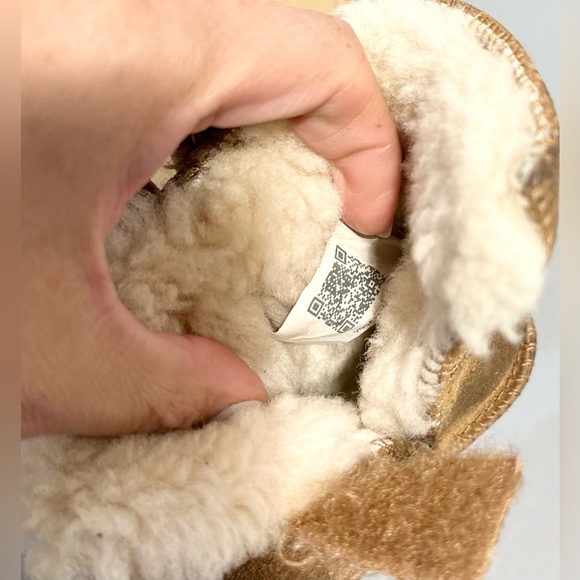 UGG Erin Booties - Picture 8 of 11